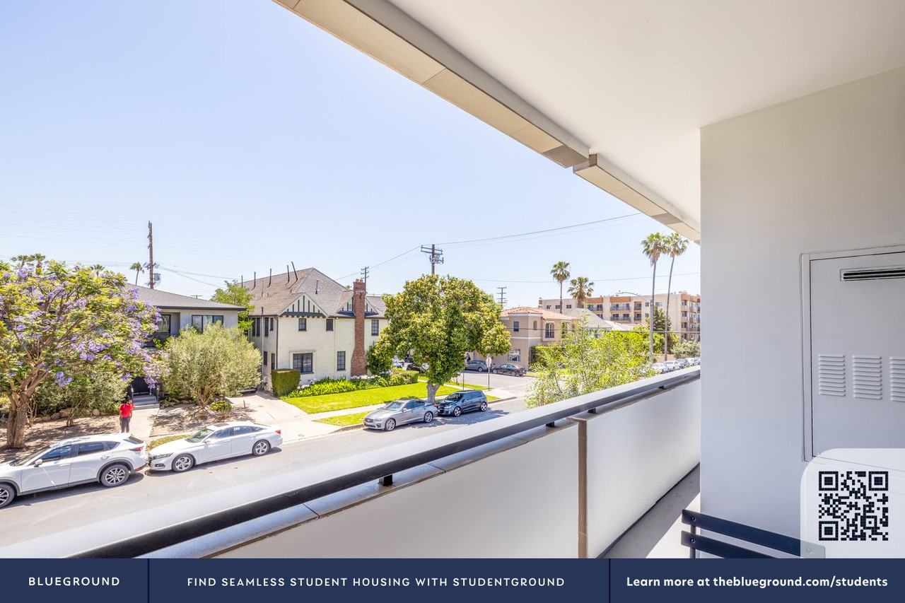 409 North Hayworth Avenue - Photo 7 of 64