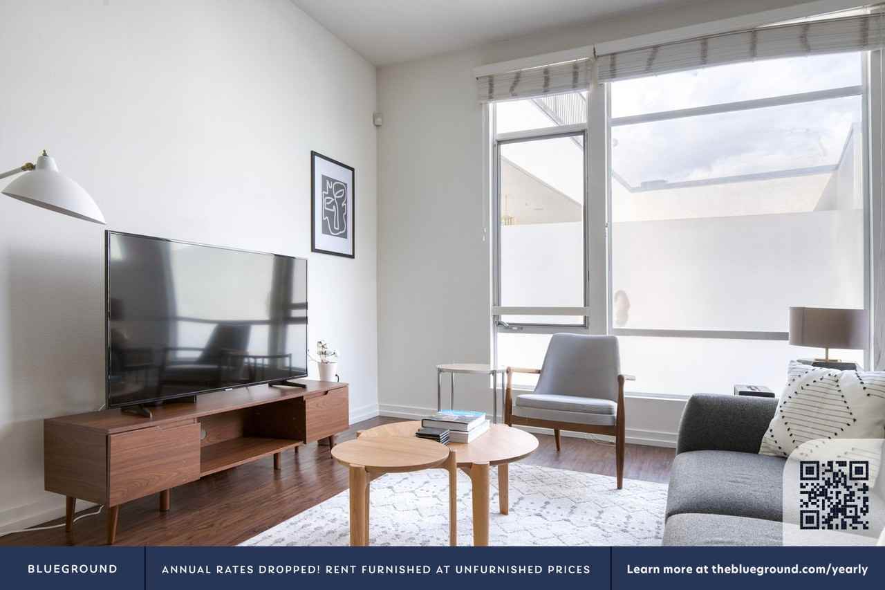 4055 Redwood Avenue - Photo 4 of 51