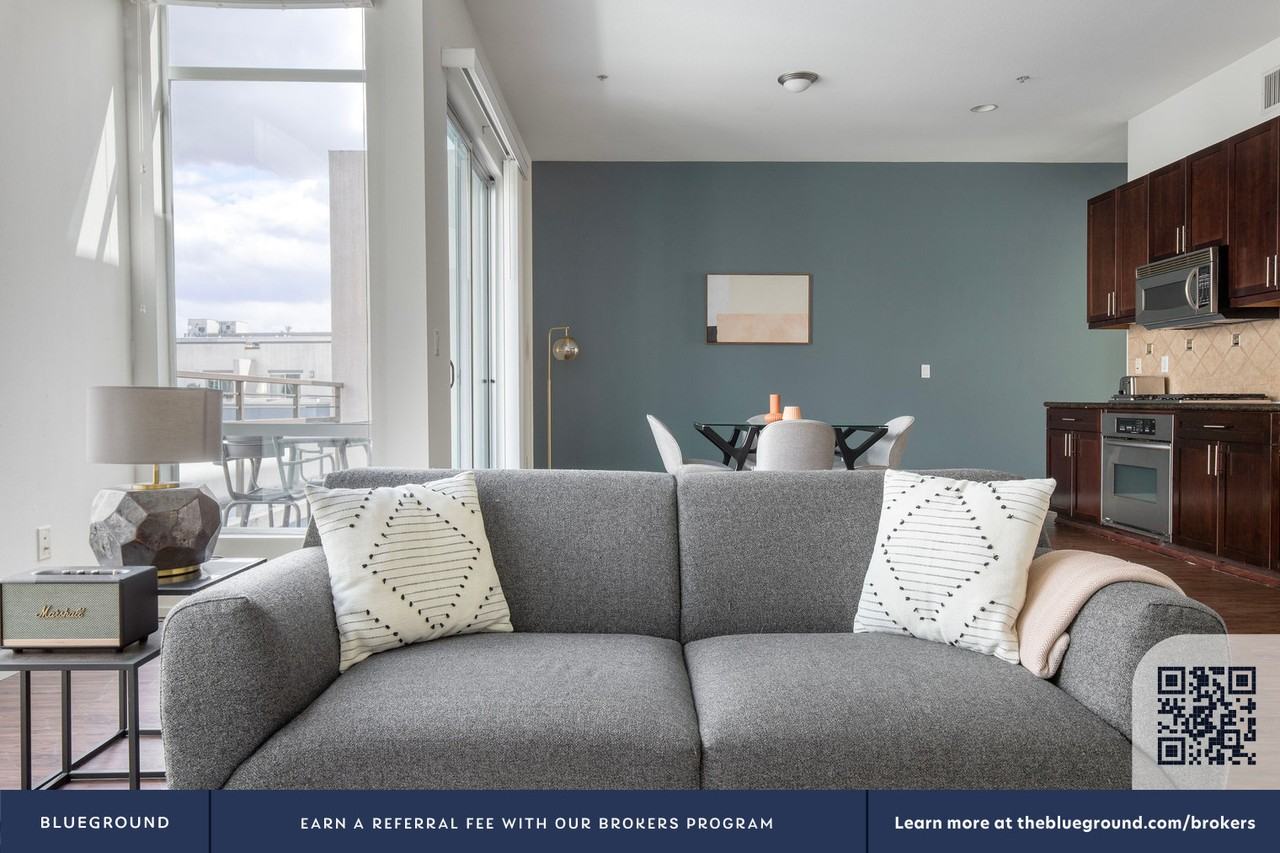 4055 Redwood Avenue - Photo 5 of 51