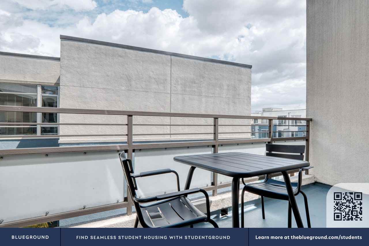 4055 Redwood Avenue - Photo 7 of 51