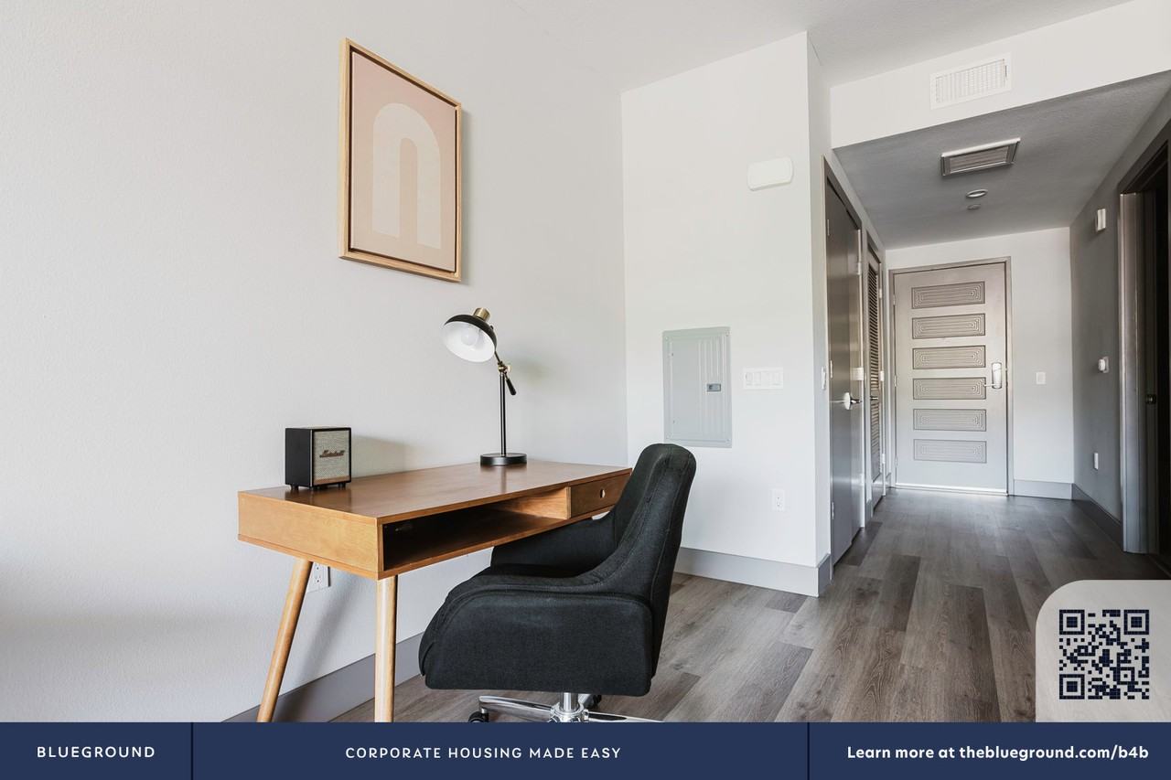 5100 Wilshire Boulevard - Photo 6 of 103