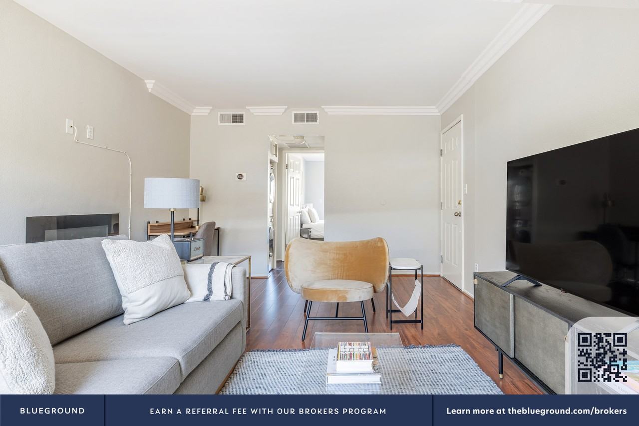 13220 Riverside Dr #463 - Photo 4 of 32