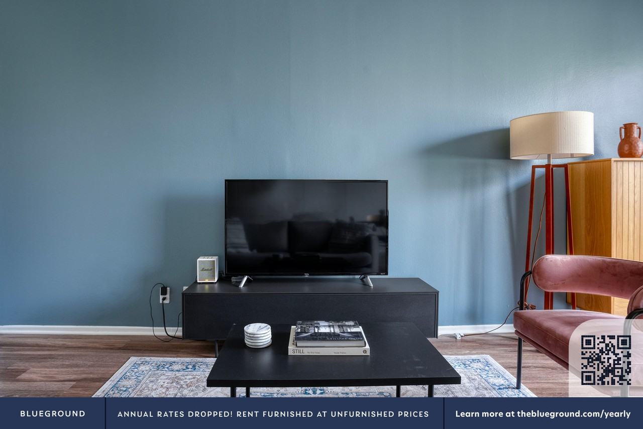 467 Arnaz Drive - Photo 4 of 40