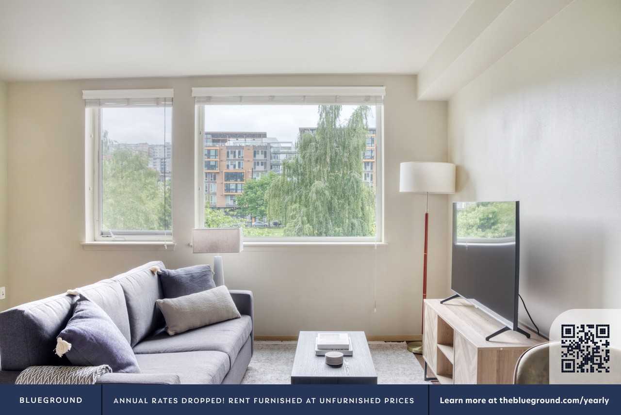 301 Minor Avenue North #389 - Photo 3 of 25