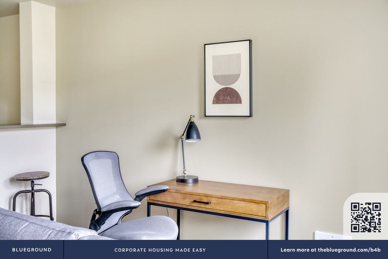 301 Minor Avenue North #389 - Photo 5 of 25