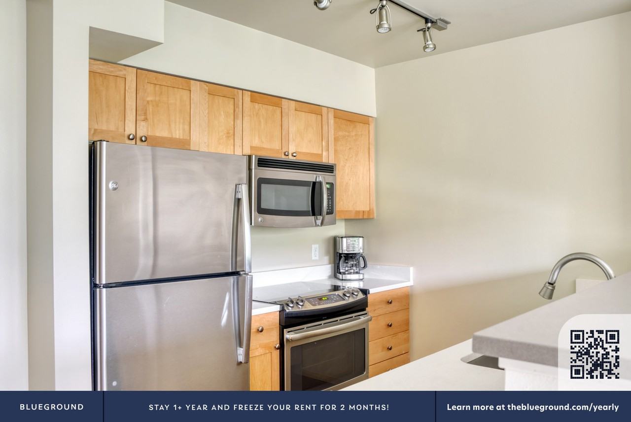 301 Minor Avenue North #389 - Photo 7 of 25