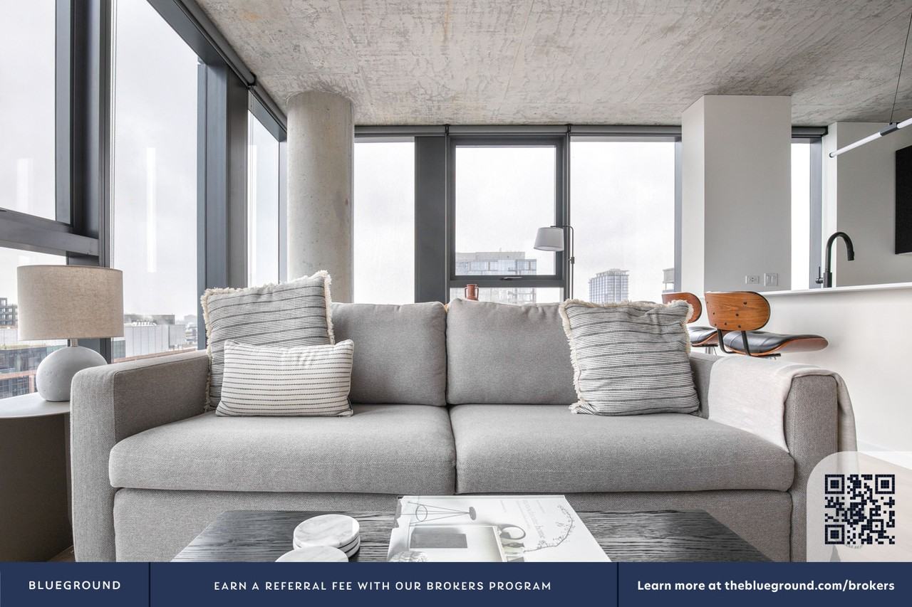 160 North Morgan Street - Photo 4 of 22