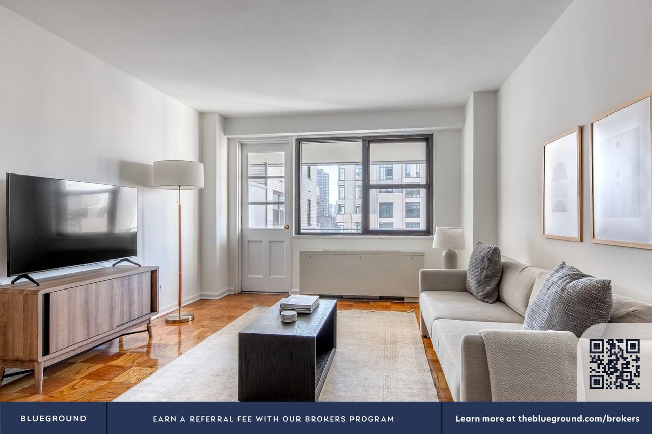 315 East 86th Street - Photo 5 of 56