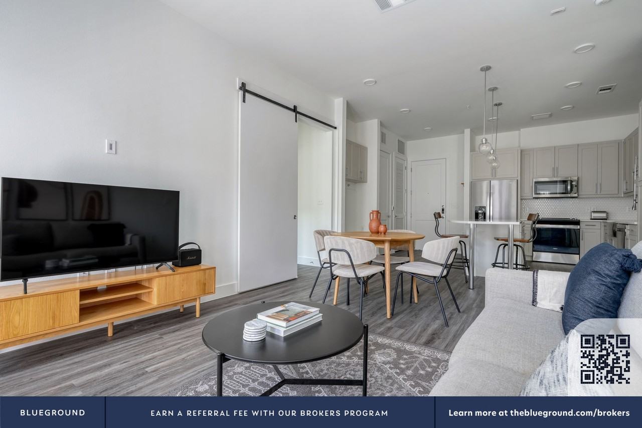 212 West Highland Mall Boulevard - Photo 4 of 45