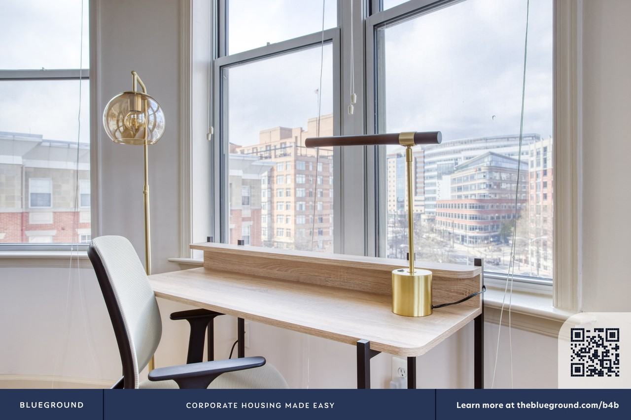 925 North Garfield Street - Photo 5 of 30