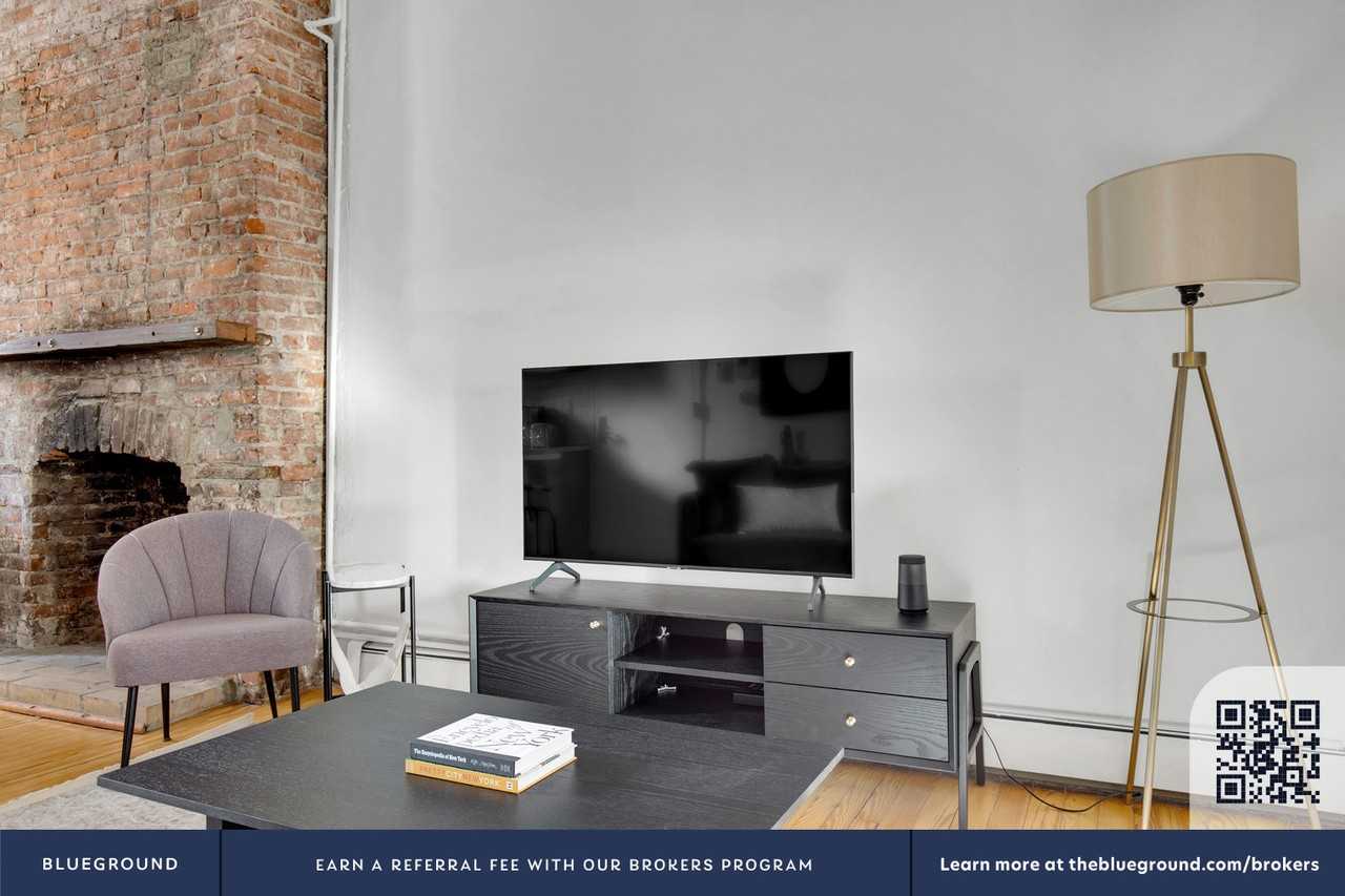 231 Kent Ave #707 - Photo 4 of 27