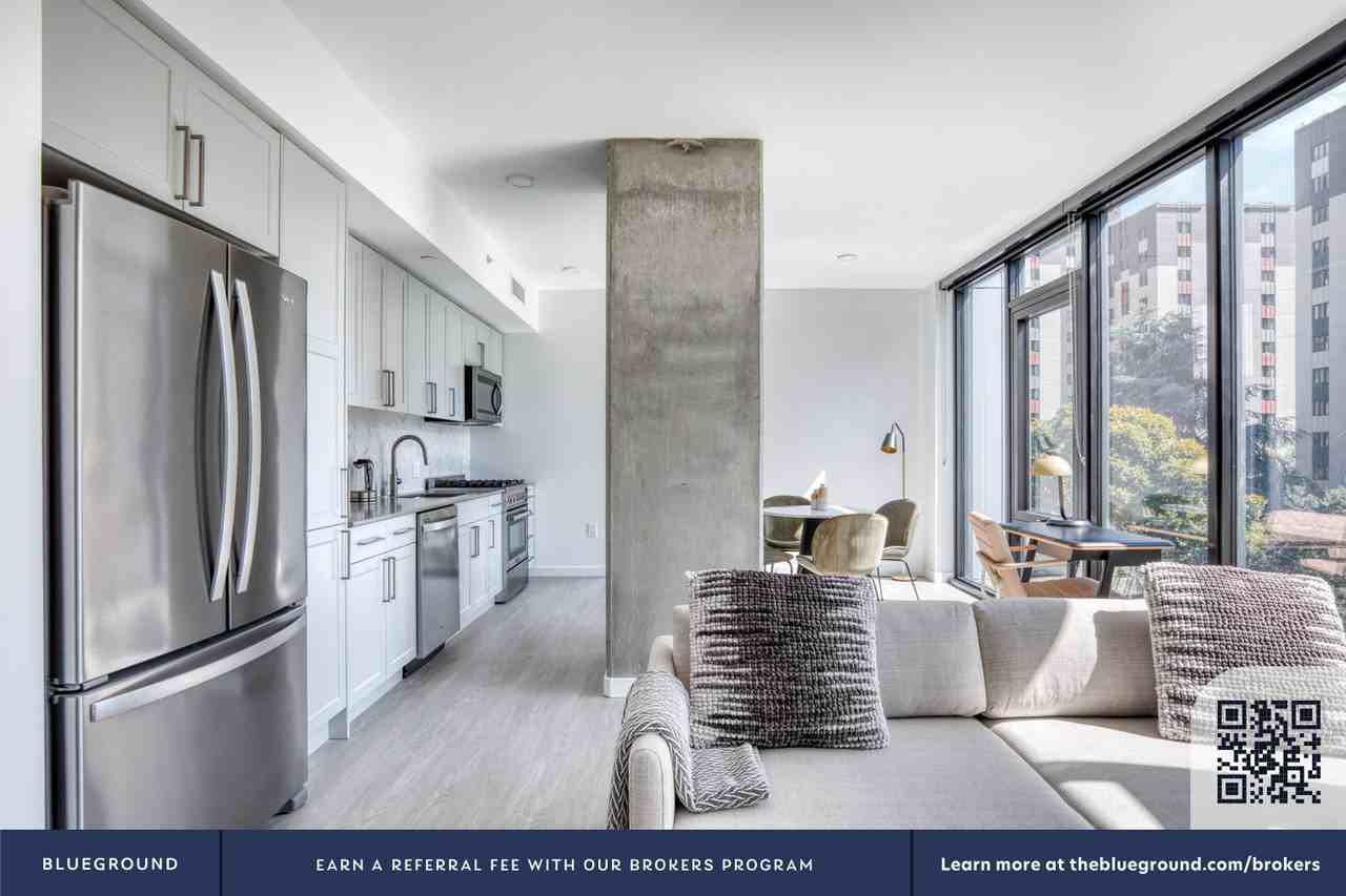 704 Spring Street - Photo 5 of 41