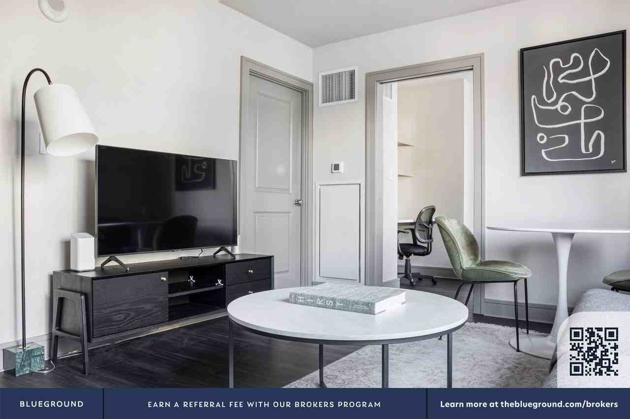 100 Pier Four Boulevard - Photo 5 of 58