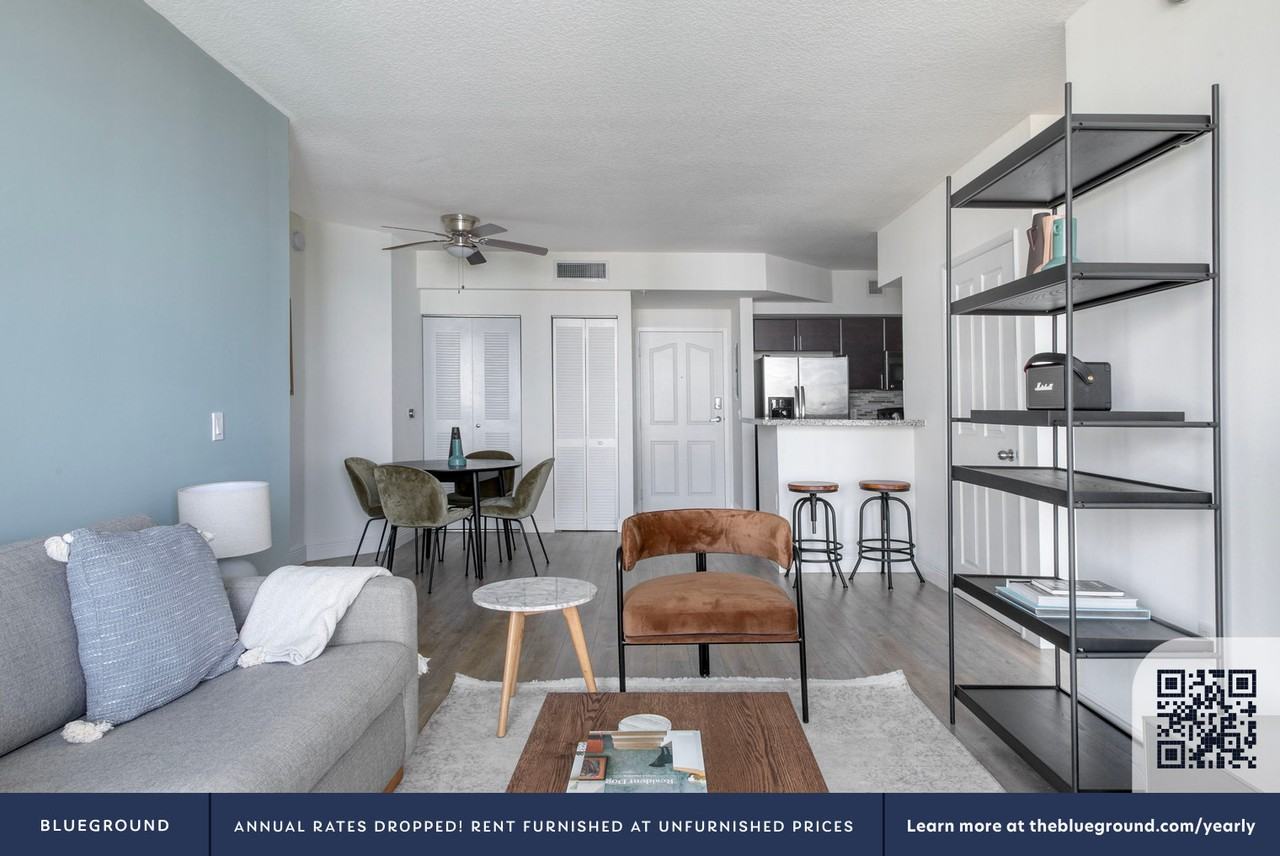 987 Southwest 37th Avenue - Photo 3 of 41