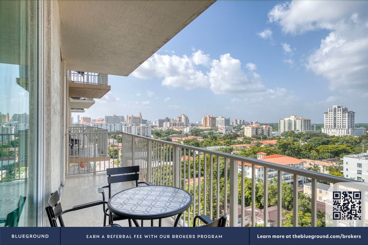 987 Southwest 37th Avenue - Photo 4 of 41