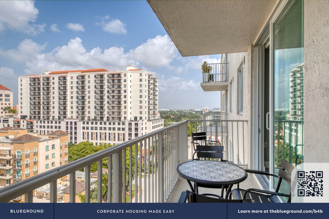 987 Southwest 37th Avenue - Photo 5 of 41