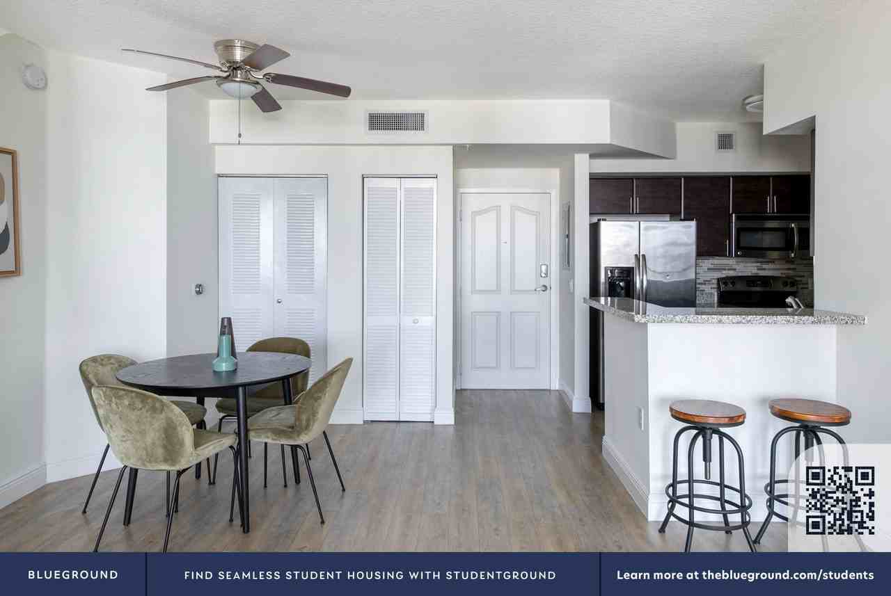 987 Southwest 37th Avenue - Photo 6 of 41