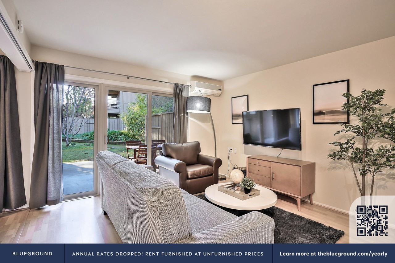 920 Webster St #1650 - Photo 3 of 12