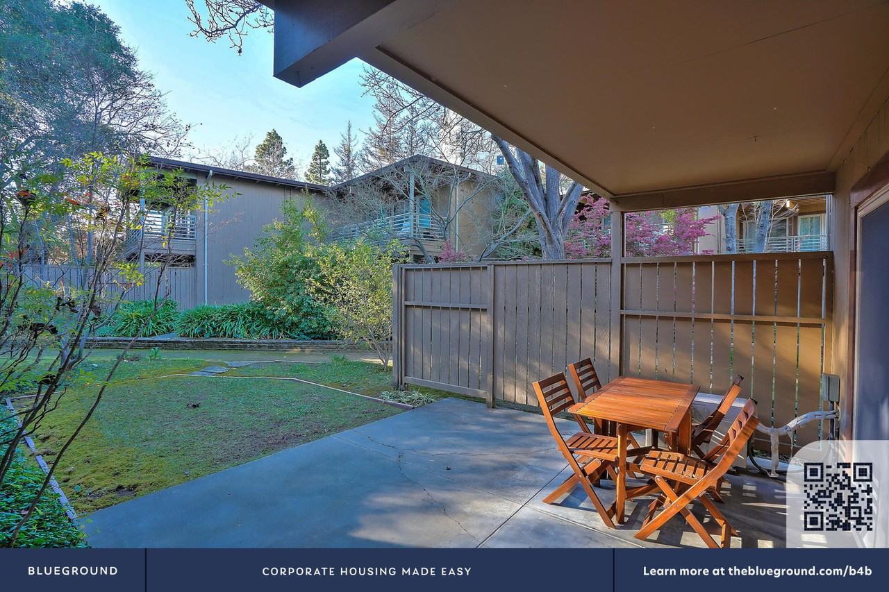 920 Webster St #1650 - Photo 5 of 12