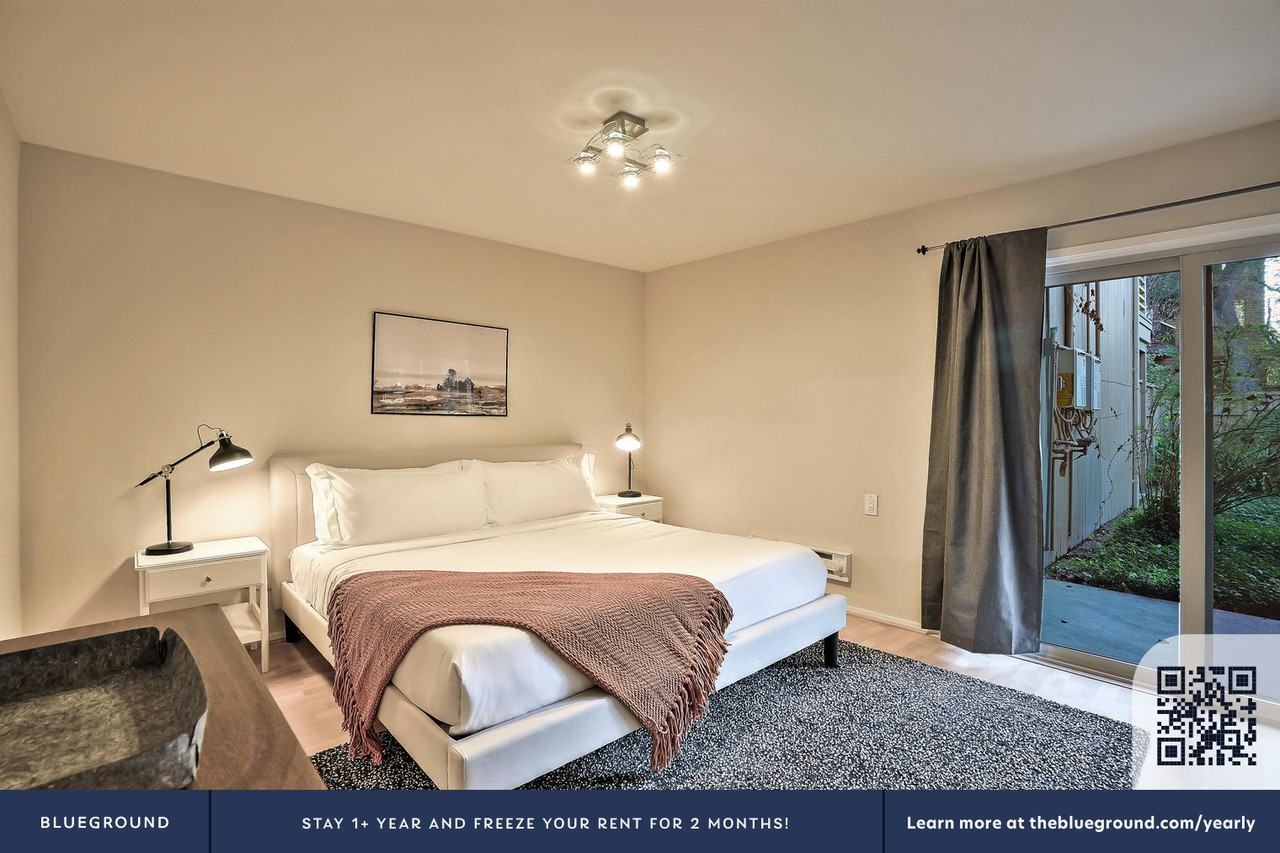 920 Webster St #1650 - Photo 7 of 12