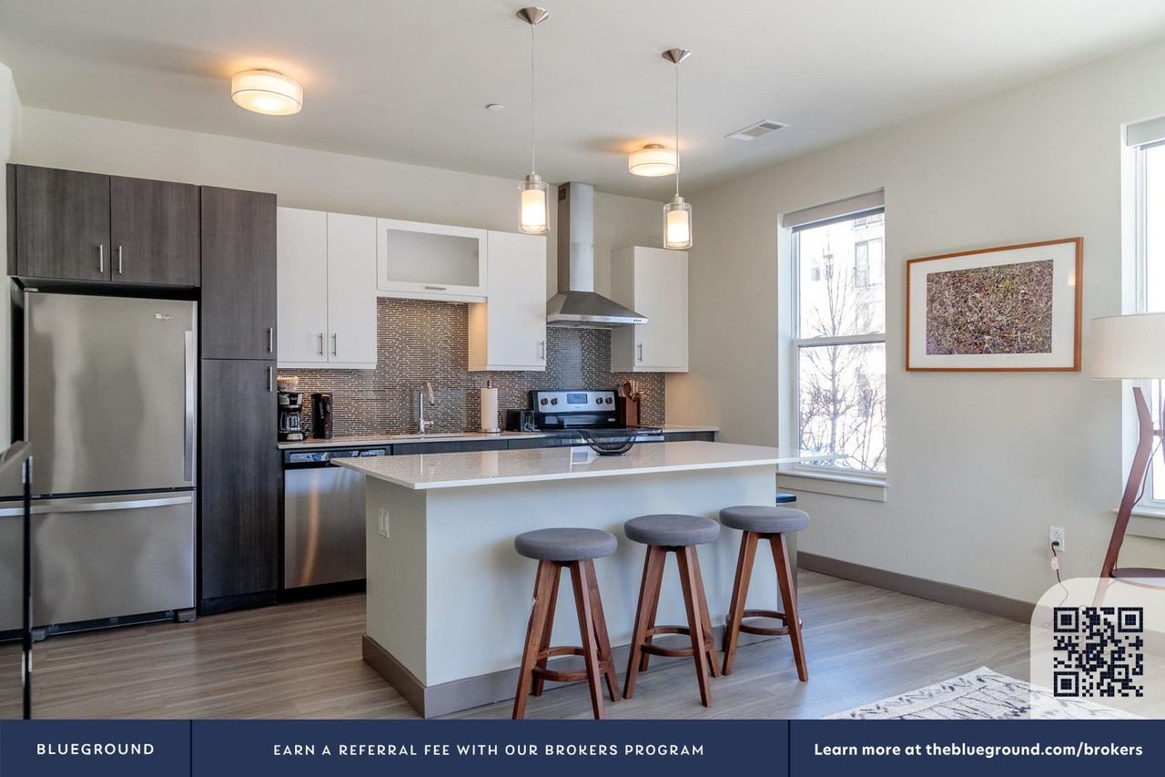 32 Second Avenue - Photo 5 of 52