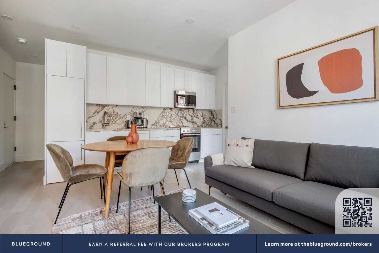 300 West 21st Street - Photo 4 of 24