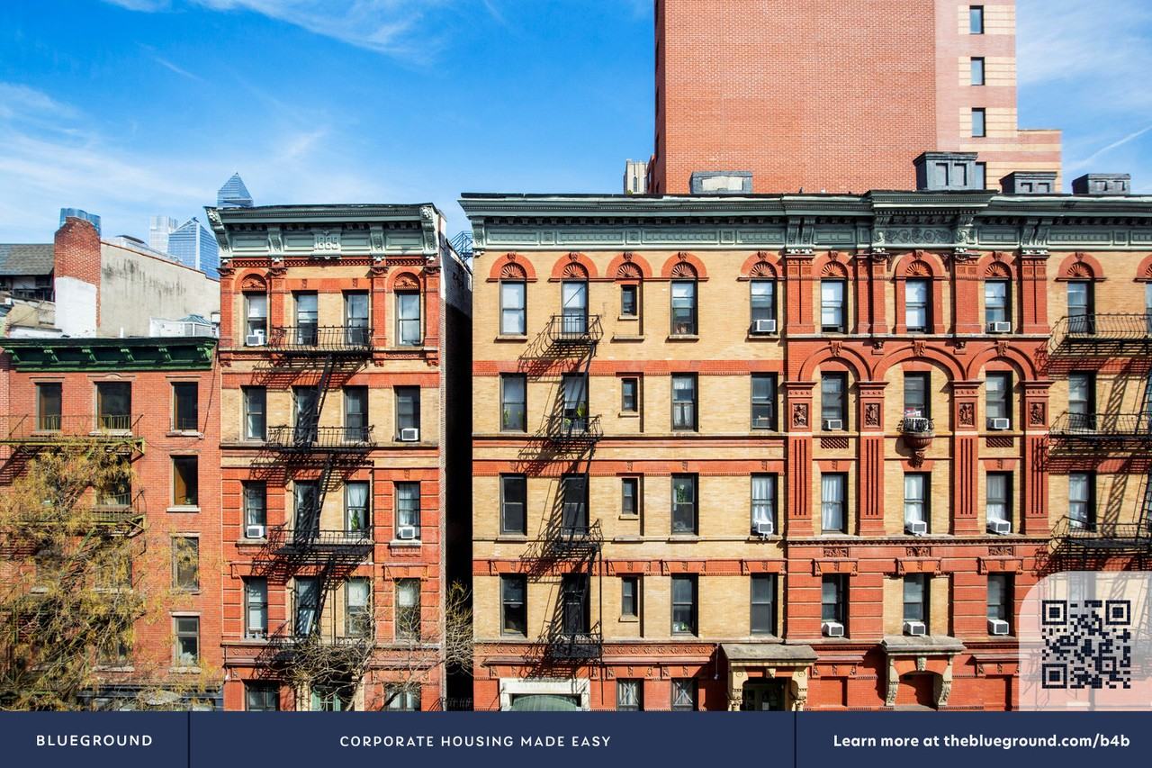 300 West 21st Street - Photo 5 of 24