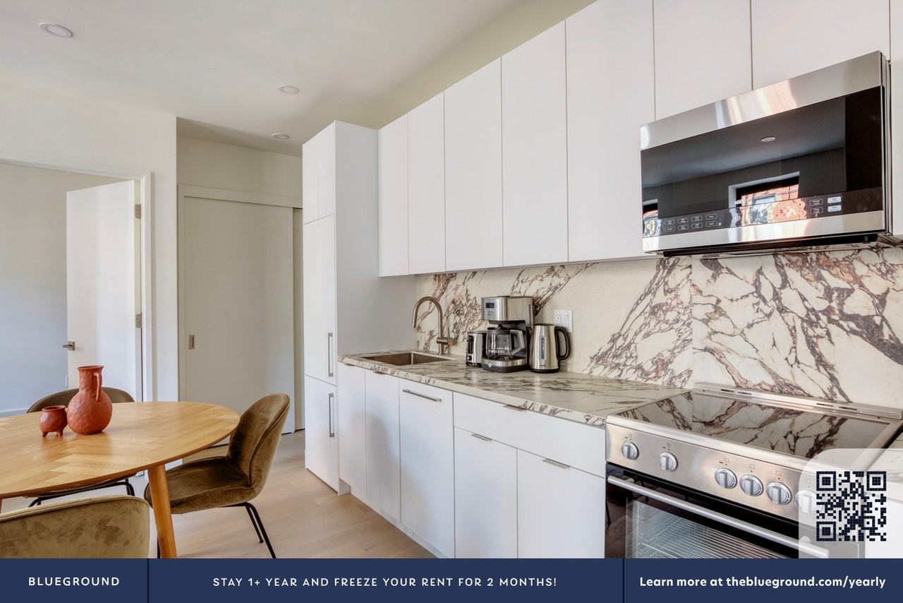 300 West 21st Street - Photo 7 of 24