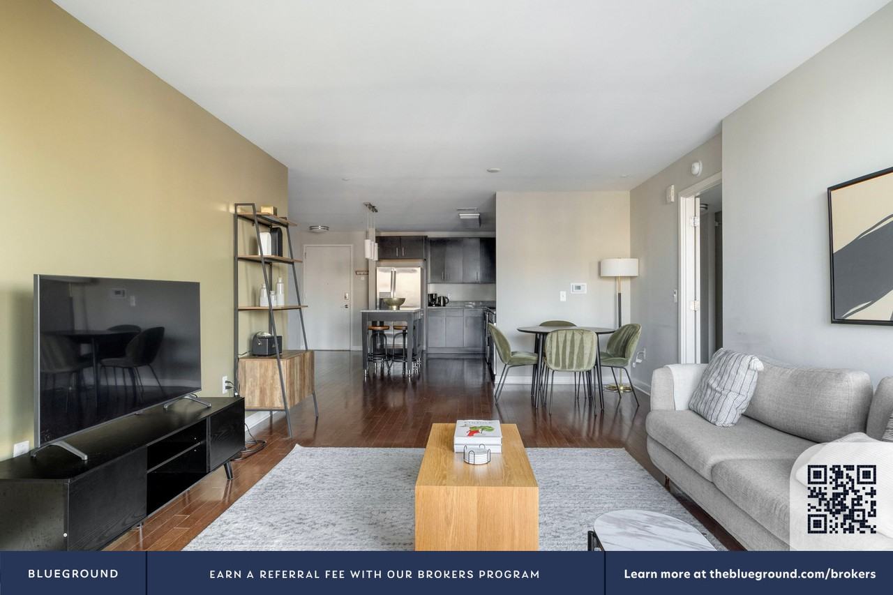 4918 Saint Elmo Avenue - Photo 4 of 40