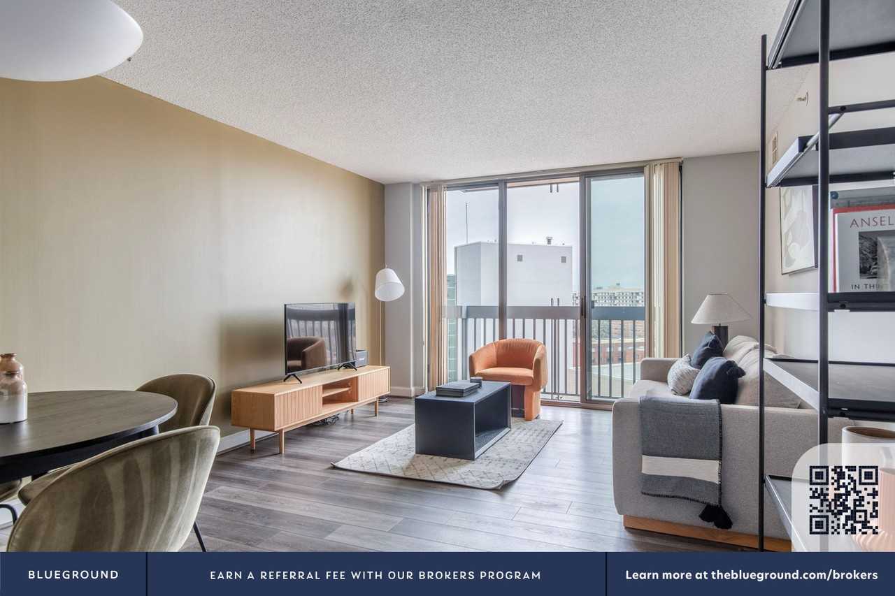 4835 Cordell Avenue - Photo 5 of 50