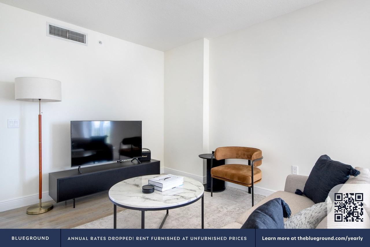 987 Southwest 37th Avenue - Photo 4 of 41