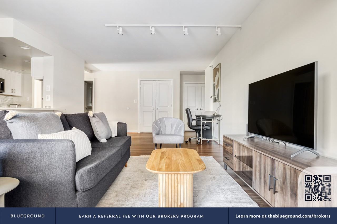 4001 9th Street North - Photo 5 of 41