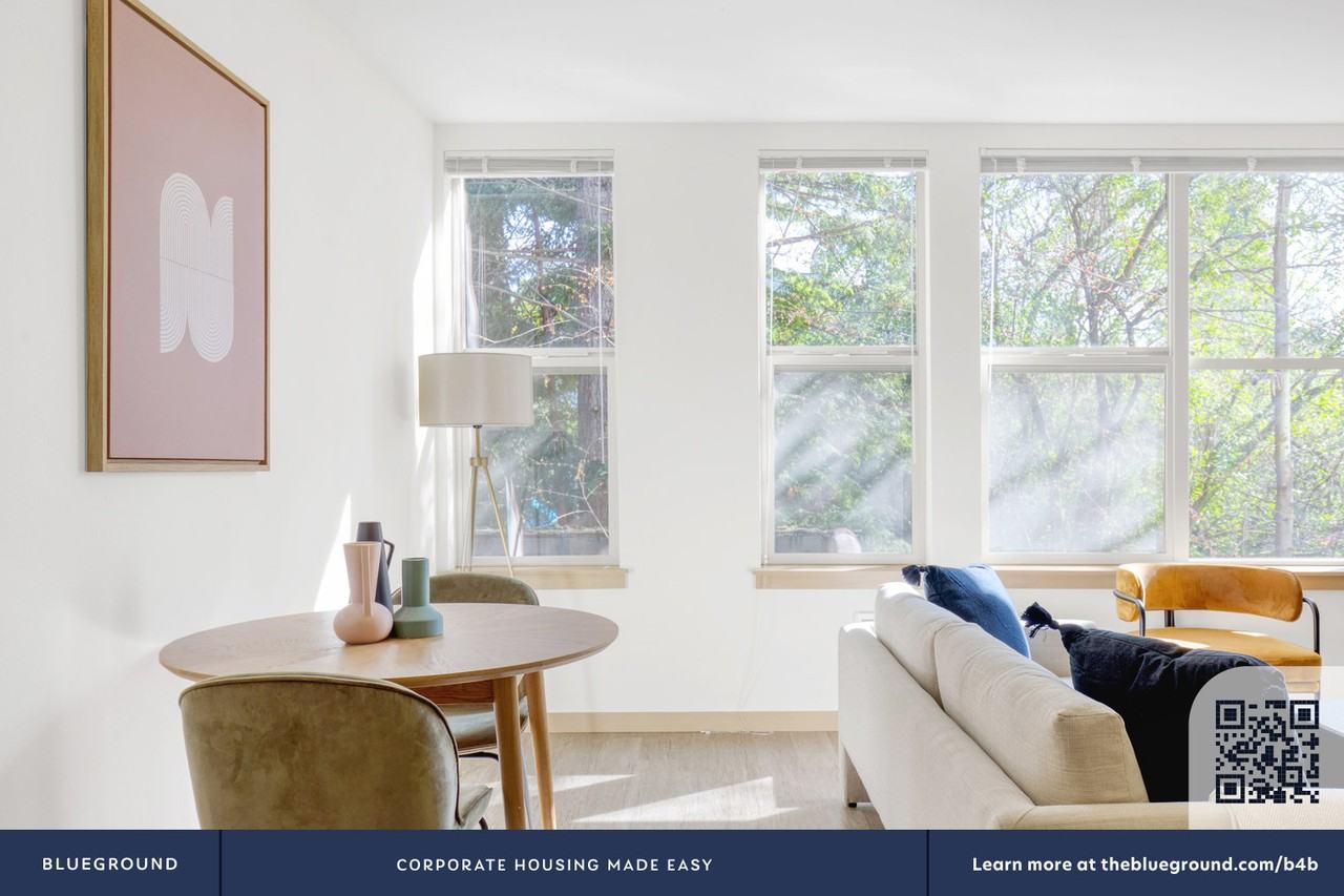 3920 Stone Way North - Photo 5 of 39