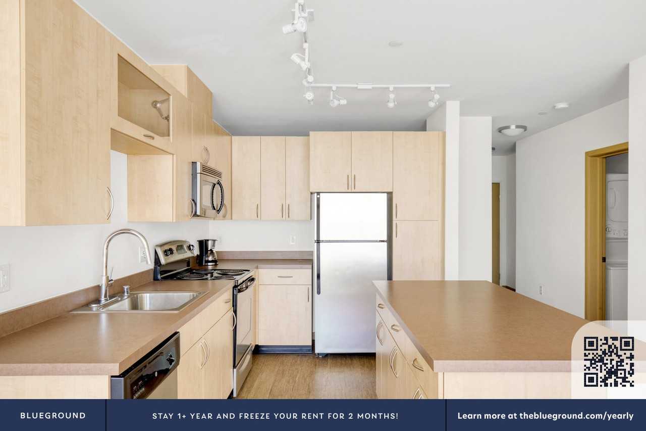 3920 Stone Way North - Photo 7 of 39