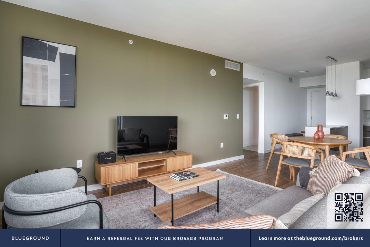 1501 Southwest 37th Avenue - Photo 4 of 33