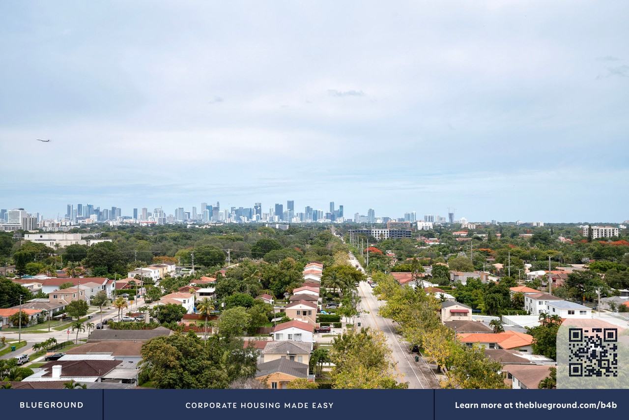 1501 Southwest 37th Avenue - Photo 5 of 33