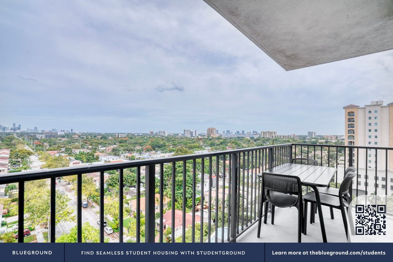 1501 Southwest 37th Avenue - Photo 6 of 33