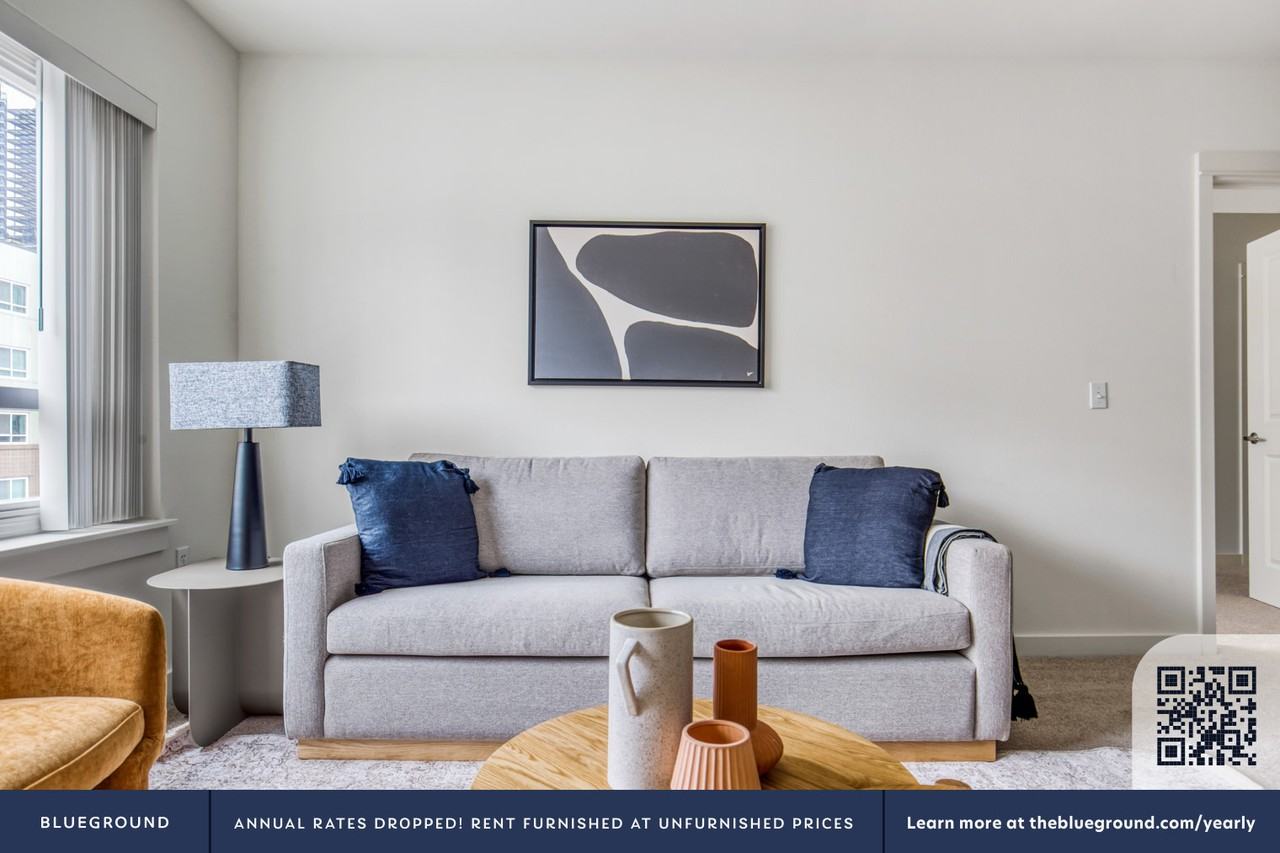 250 Bellevue Way Northeast - Photo 4 of 43