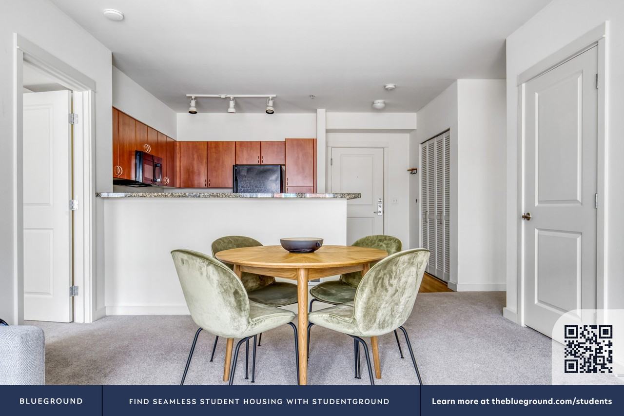 250 Bellevue Way Northeast - Photo 7 of 43