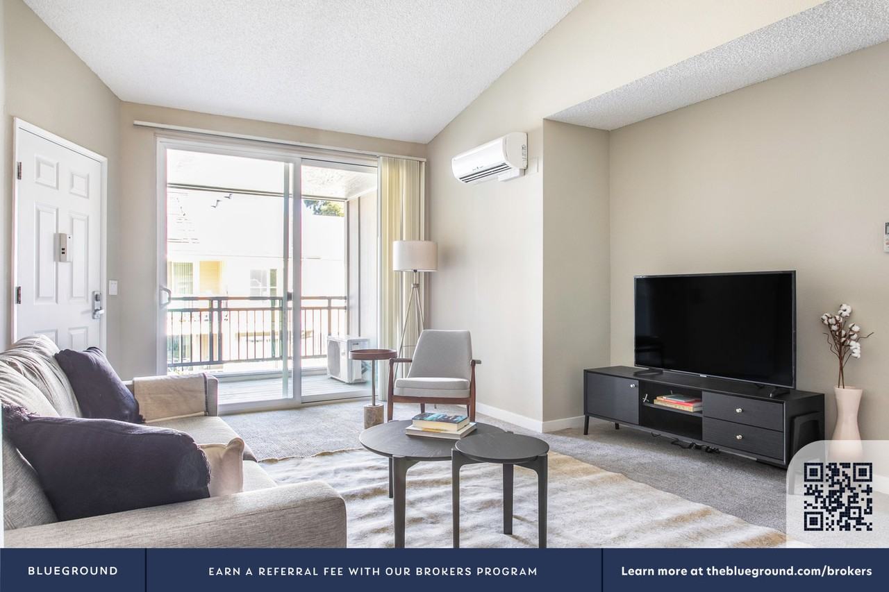 1050 Benton Street - Photo 4 of 22