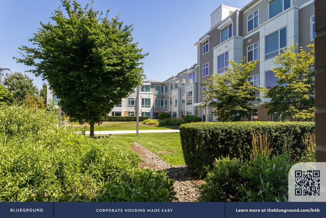 240 Sidney Street - Photo 6 of 41