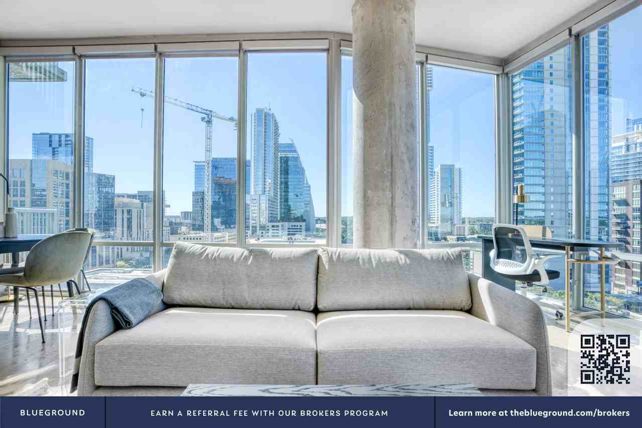 615 West 7th Street - Photo 4 of 48