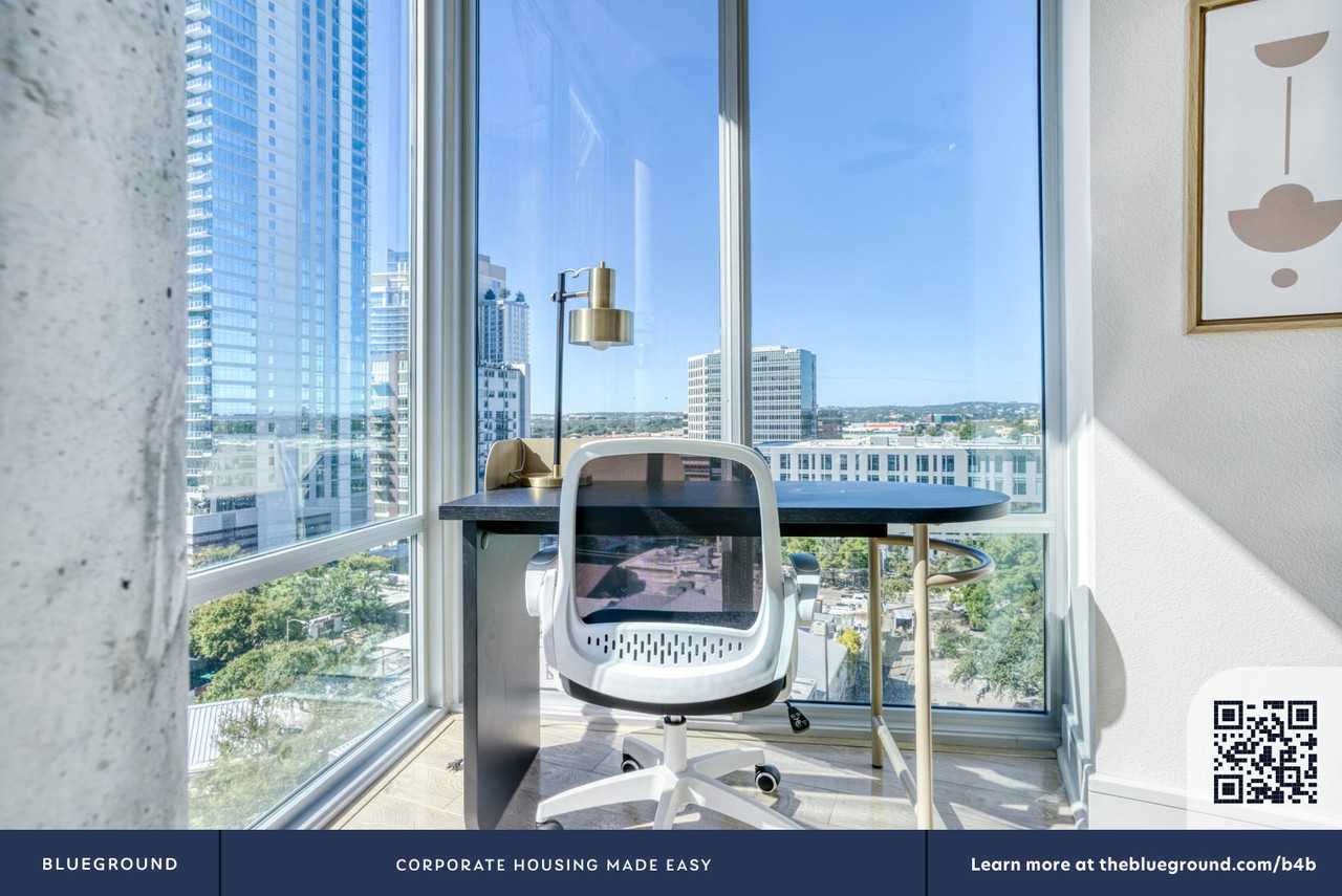 615 West 7th Street - Photo 5 of 48