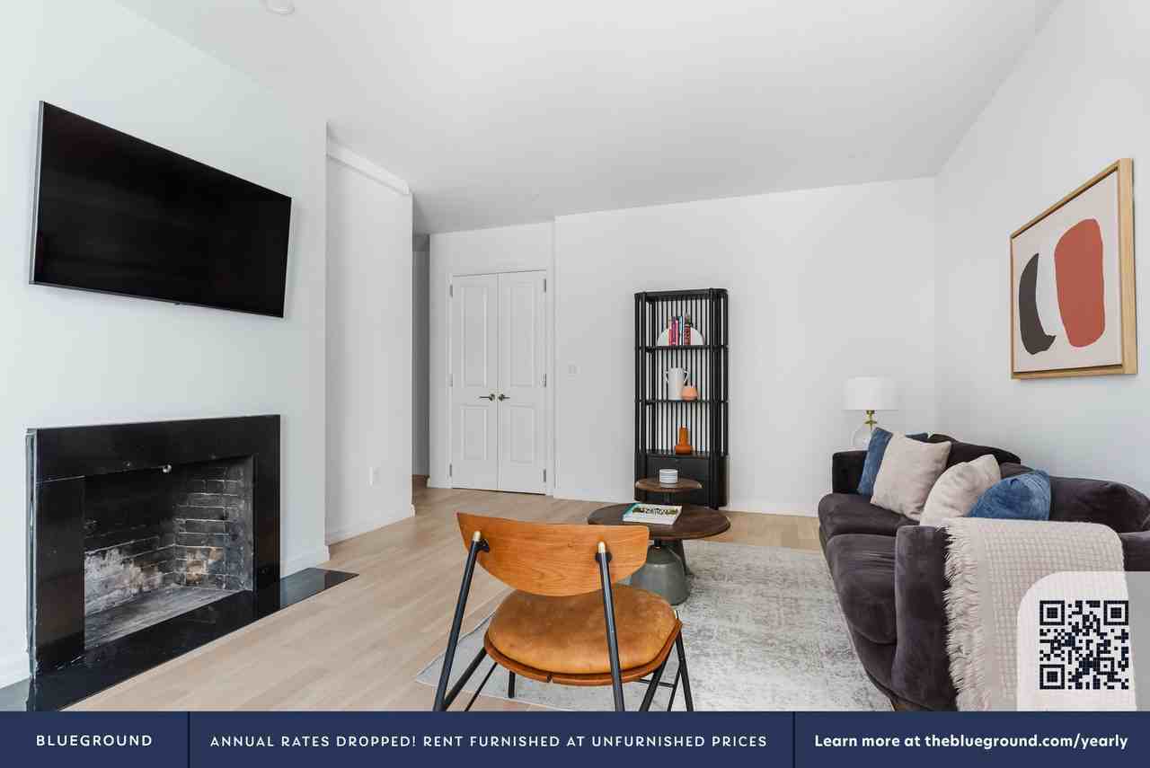 160 East 48th Street - Photo 4 of 37