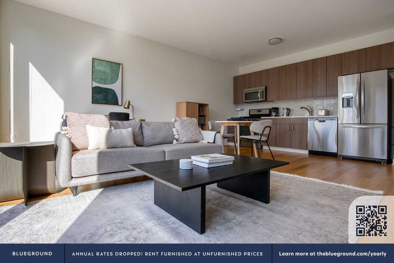 340 East North Water Street - Photo 4 of 39