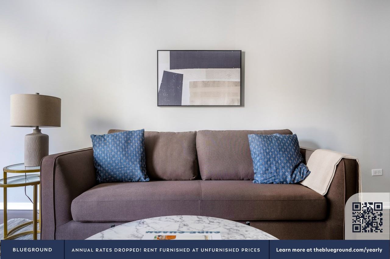 200 East Illinois Street - Photo 4 of 50