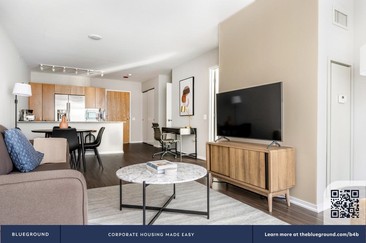 200 East Illinois Street - Photo 6 of 50