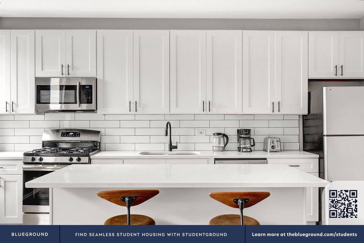 911 West School Street - Photo 7 of 40