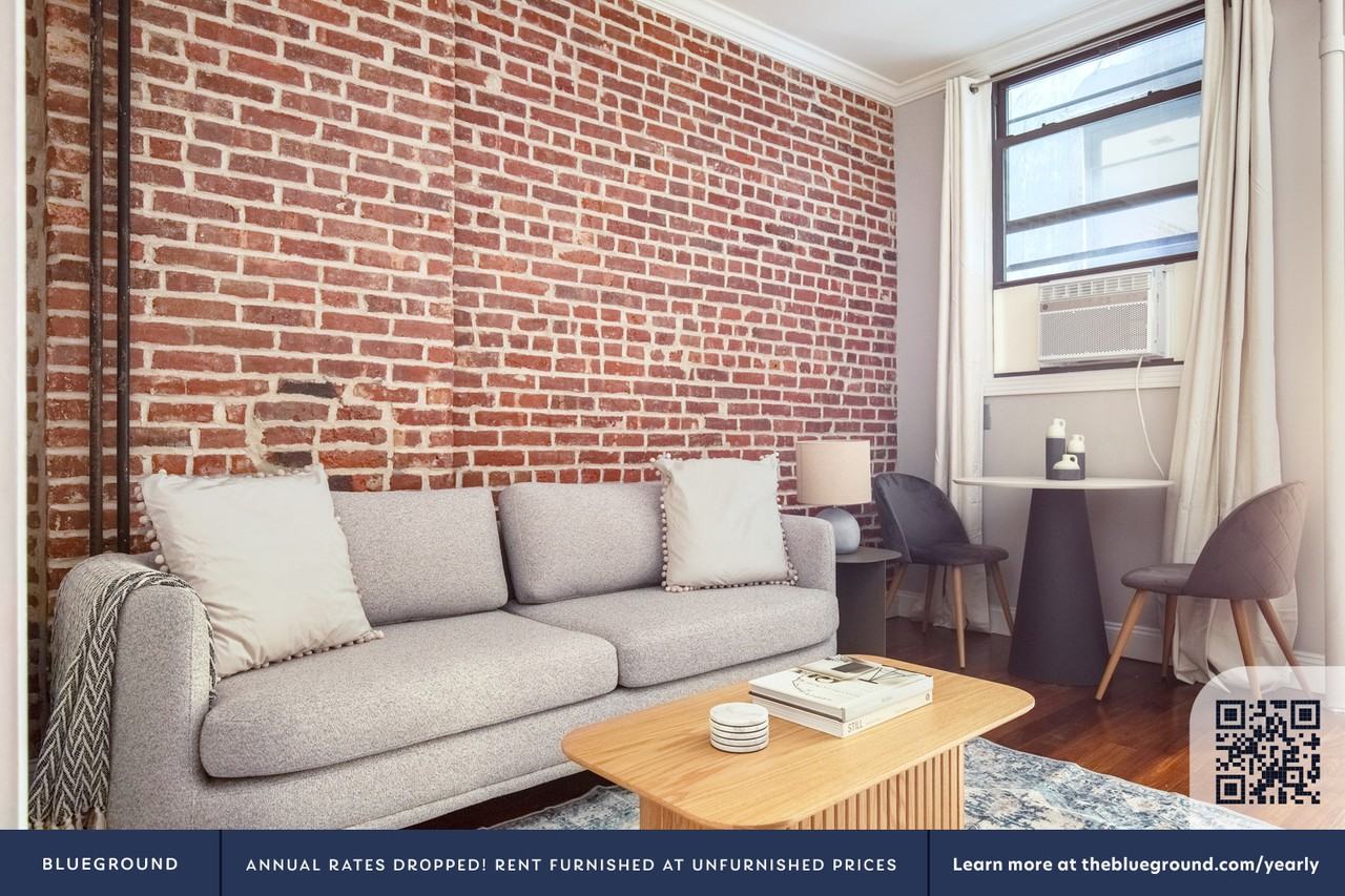 434 W 52nd St #909 - Photo 3 of 21