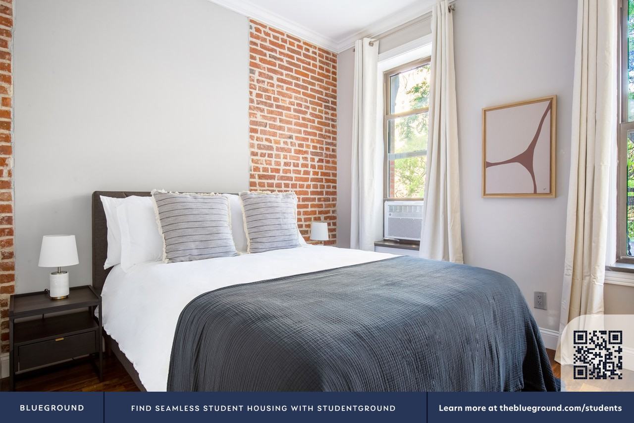 434 W 52nd St #909 - Photo 6 of 21